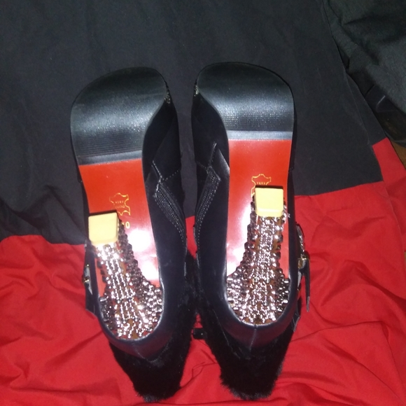 Vera Cuoio
240 Studded Heels Size 7. Sexy time - Picture 3 of 6